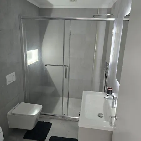Kroi Luxury Golem (Tirana)
